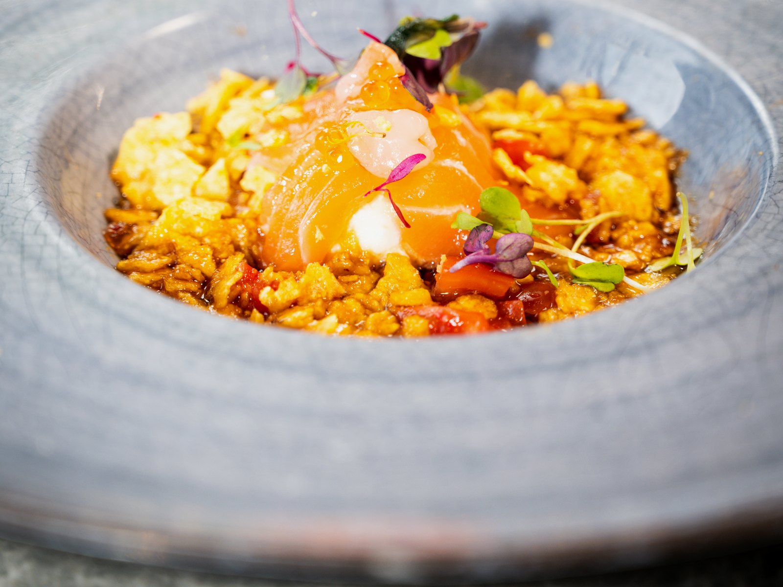 Plato caliente con salmón y arroz